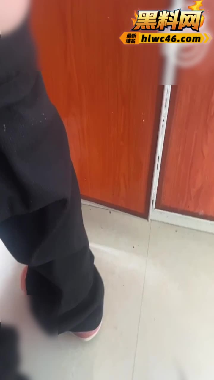 海角原创 我的长腿嫂子 刚生完小孩的嫂子欲望爆棚 挤乳汁洗大屌 疯狂骑乘