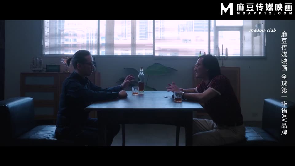 MDSR0008-2 蓝天航空公司的空姐EP2 权色交易多P游戏