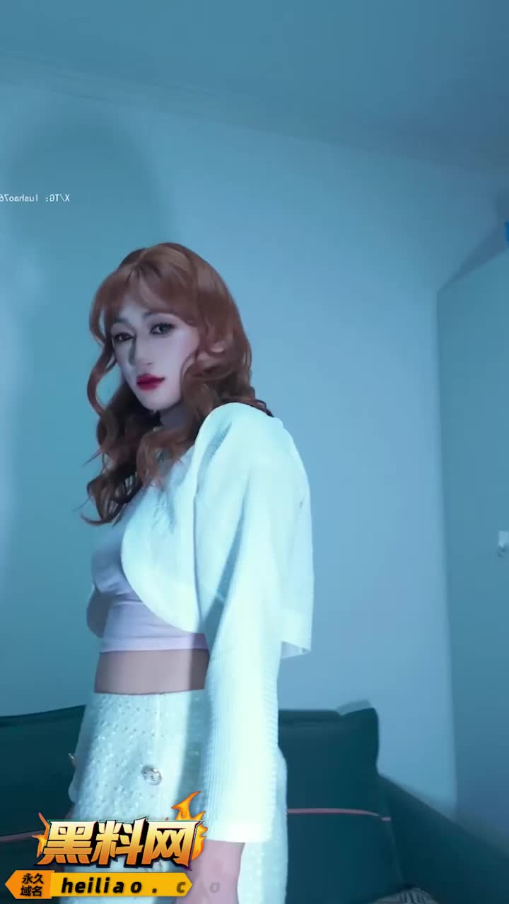 快手网红 小张女士 反差美女揉捏圆润巨乳 道具自慰抽插白浆直流