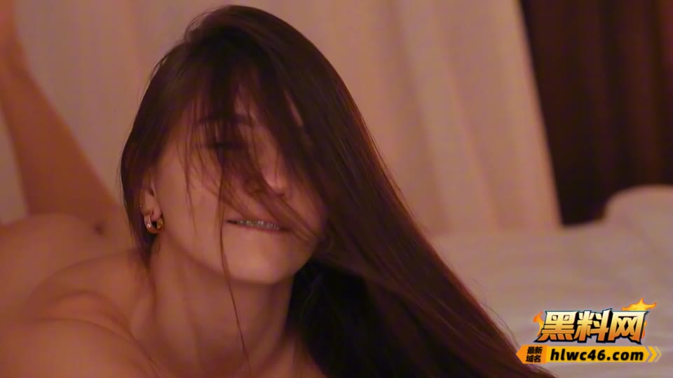 俄罗斯网黄 HottiesTwo 大奶翘臀美腿诱惑 让人鸡巴硬爆想狂操